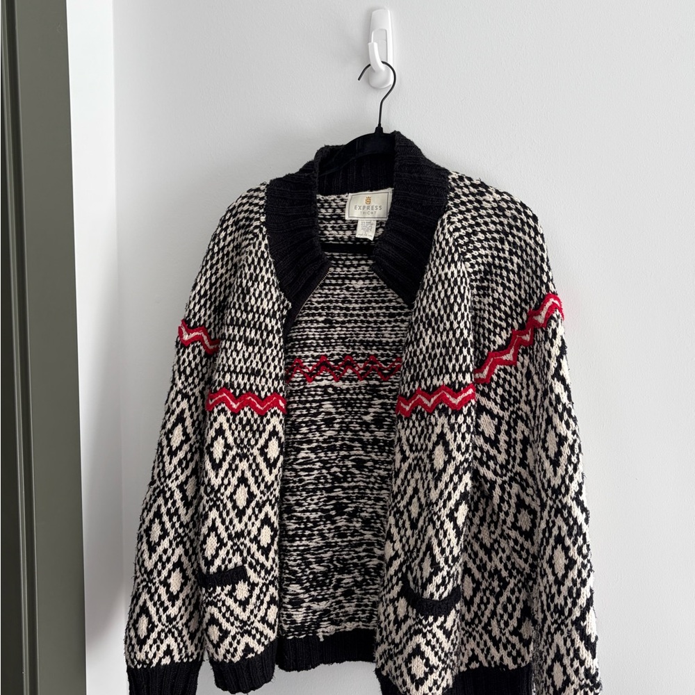 Vintage Black and White Patterned Sweater with Red Accents 🎿⛷️